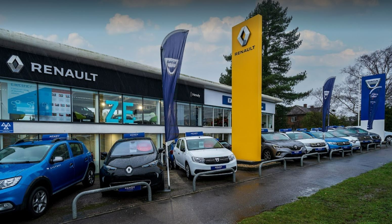 Hendy Renault Poole Car dealership in Poole AutoTrader